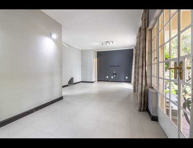 2 BEDROOM HOUSE FOR SALE IN SUNNINGHILL